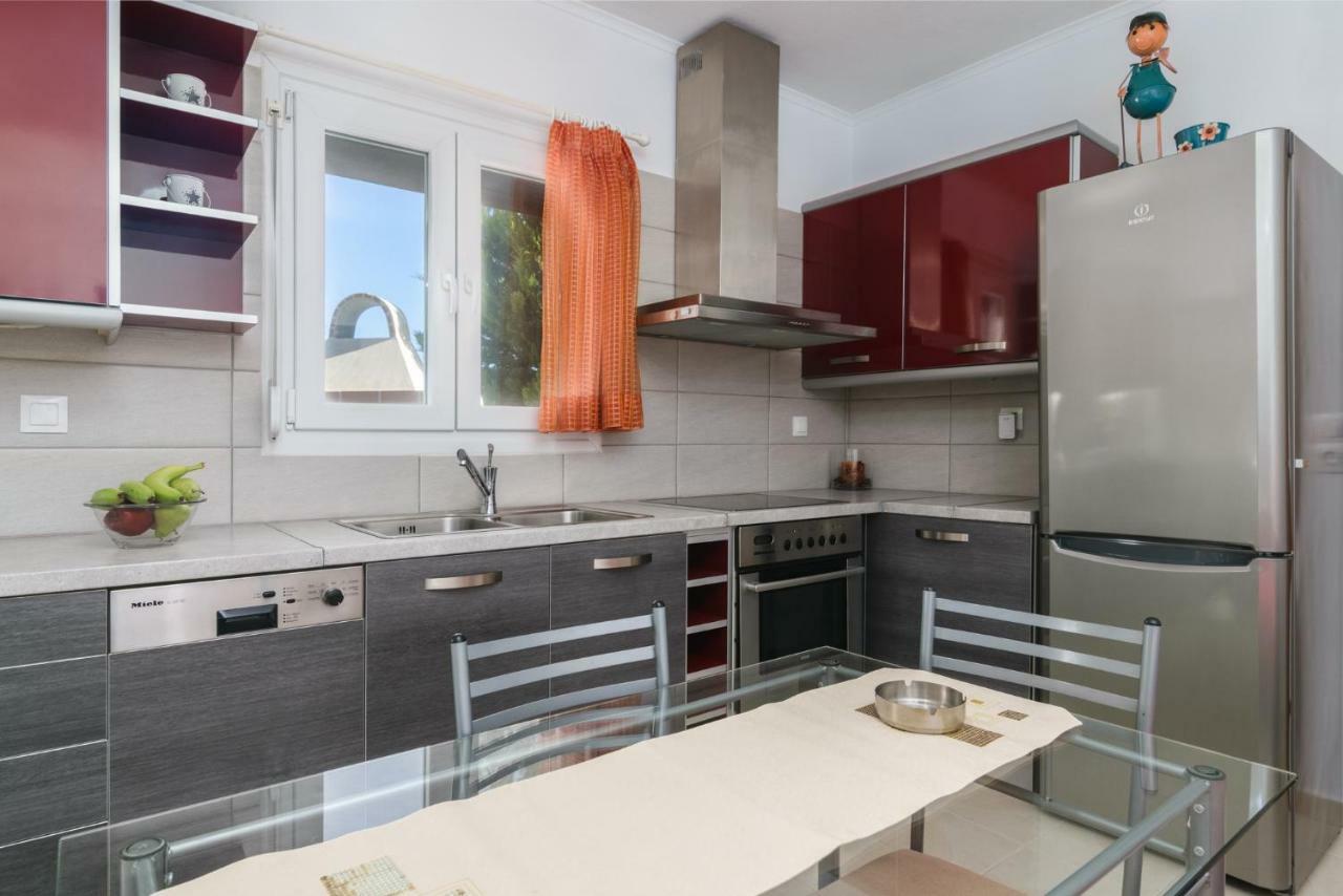 Sunny Deluxe Jacuzzi Apartment *