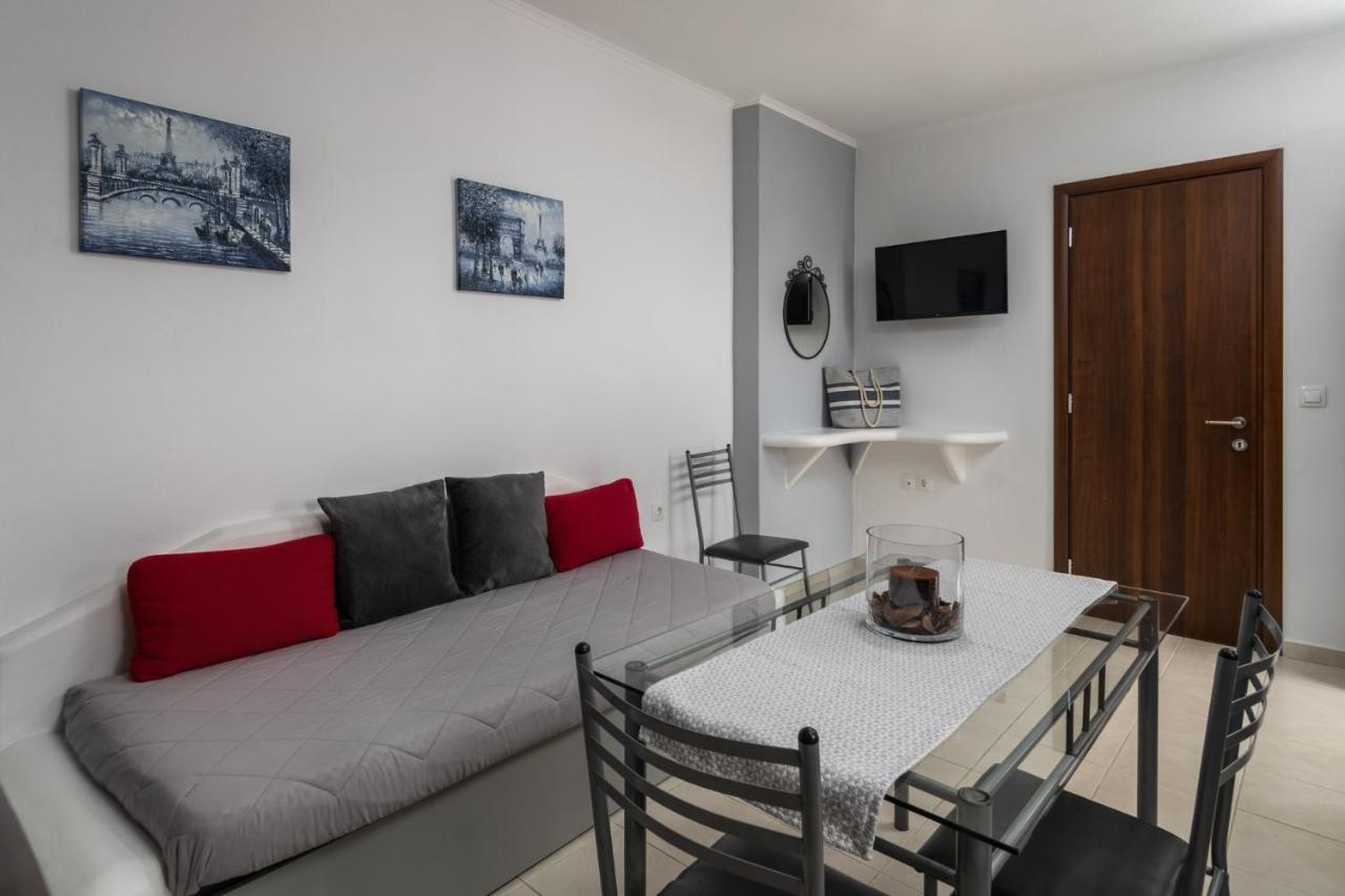 Sunny Deluxe Jacuzzi Apartment